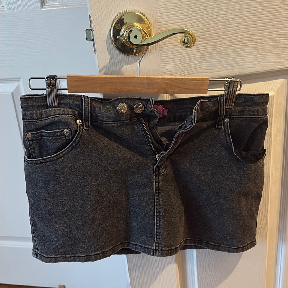 Stylish Black Denim Skirt